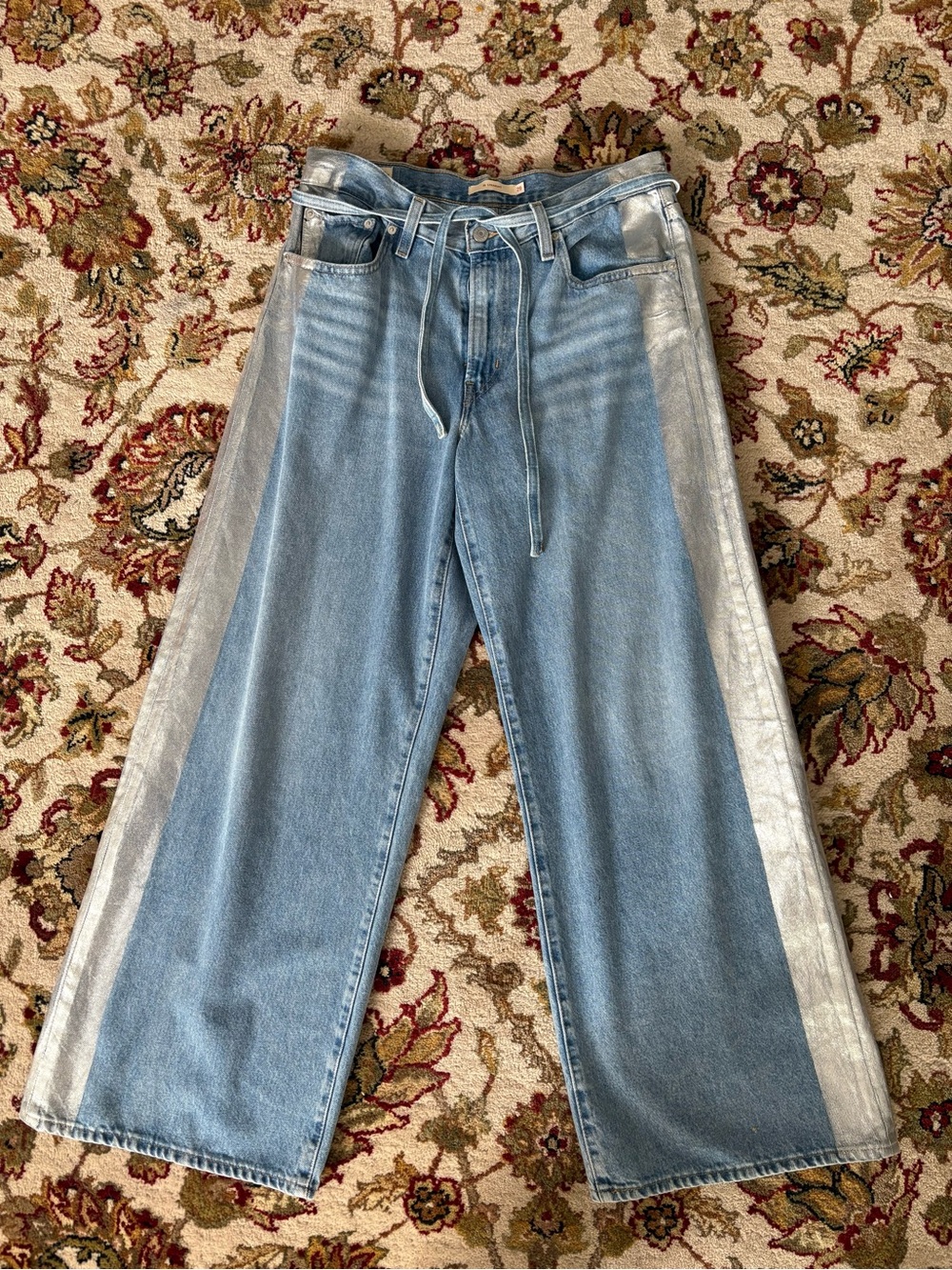 Women’s Levi’s XL straight Denim Jeans with Silver Side Panels